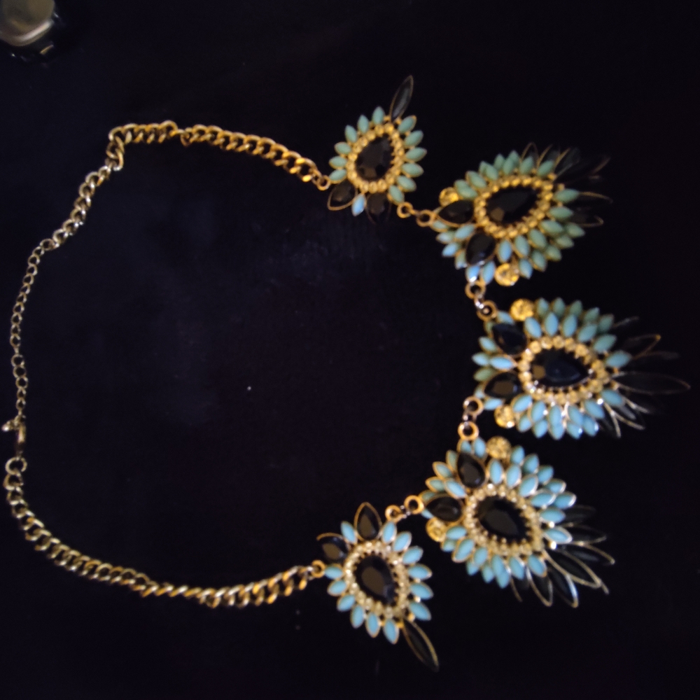 Elegant Gold and Green Statement Necklace